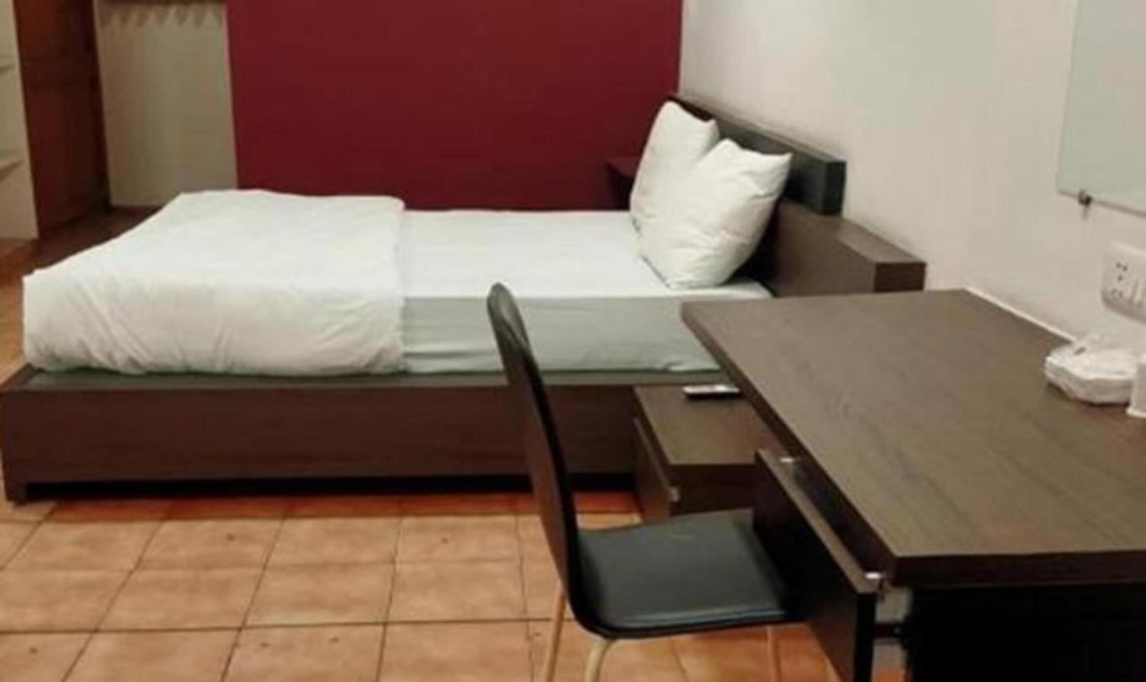 Hotel Sun N Step Club Ахмедабад Екстериор снимка