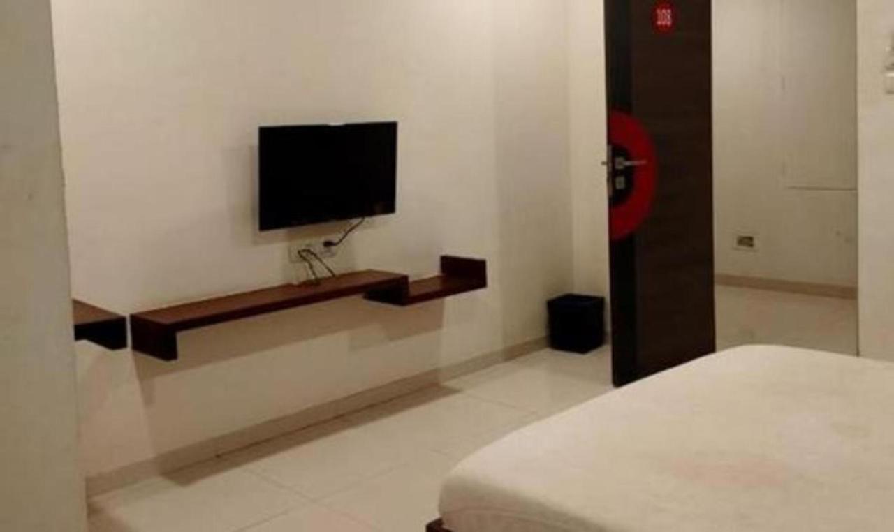 Hotel Sun N Step Club Ахмедабад Екстериор снимка