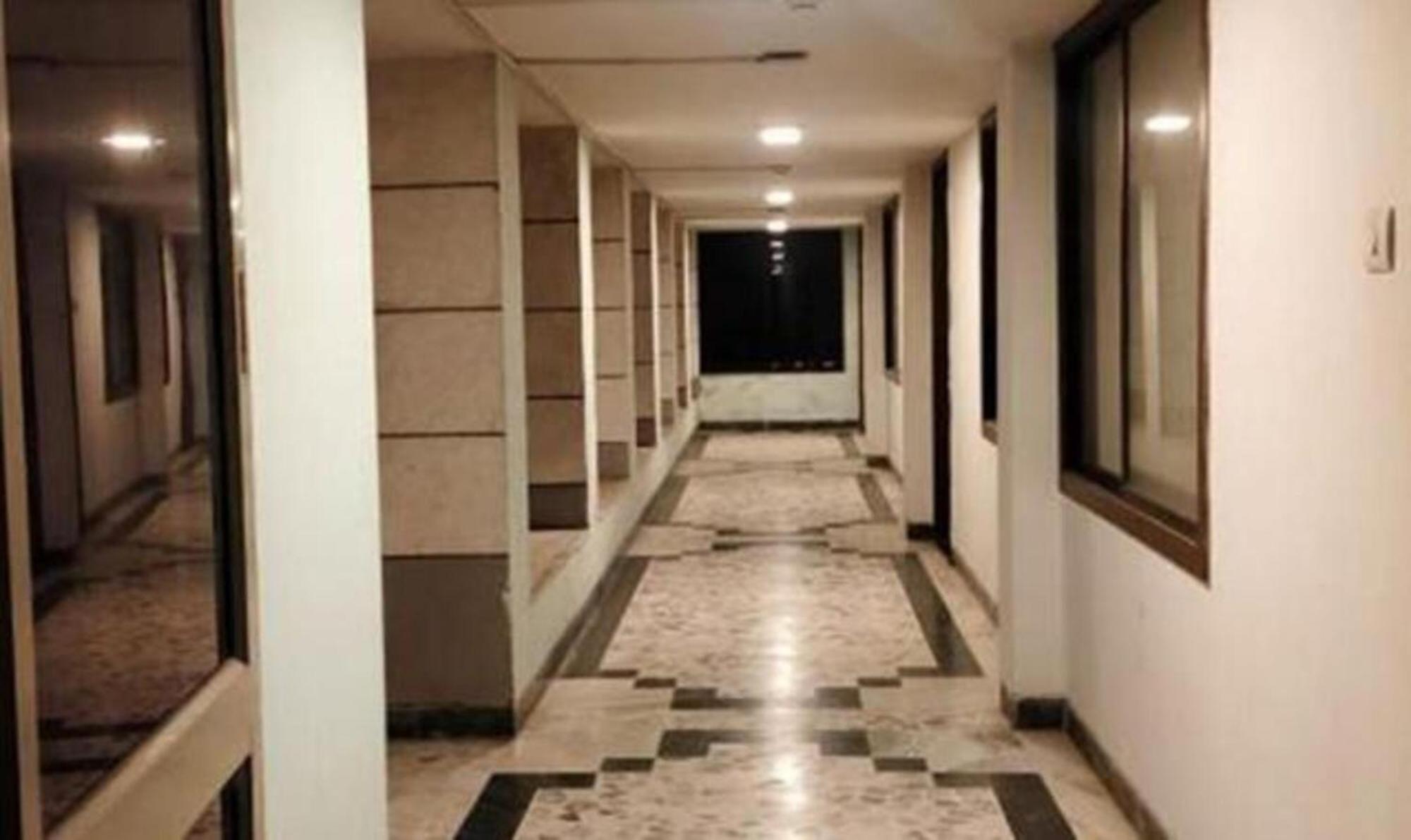 Hotel Sun N Step Club Ахмедабад Екстериор снимка
